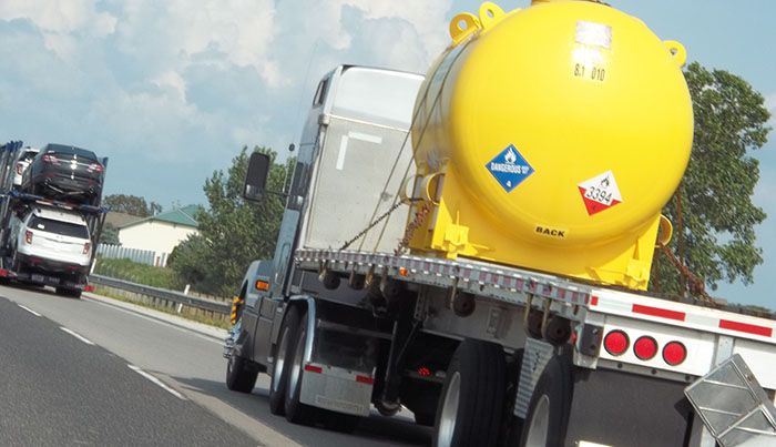 بررسی و ارزیابی خطرات حمل مواد خطرناک در بزرگراه ها با استفاده از شبکه های پتری رنگی