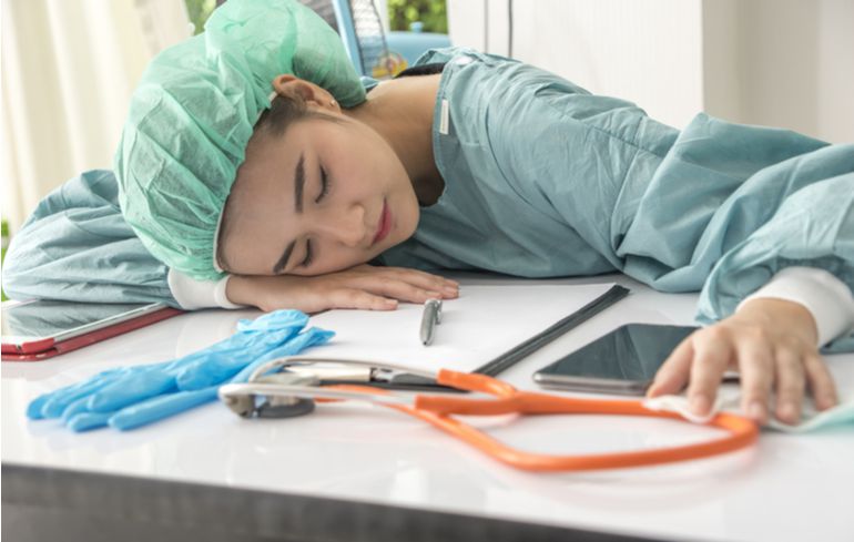 بررسی رابطه بین جو ایمنی با خستگی شغلی در پرستاران