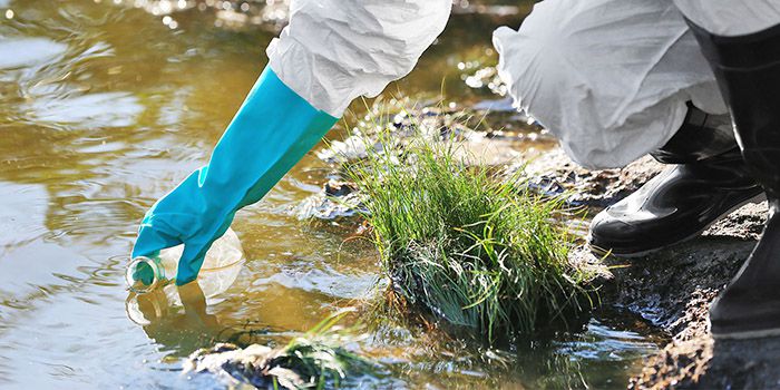 ارزیابی پتانسیل فن آوری UVI در حذف حشره کش های آلی فسفره از منابع آب های سطحی